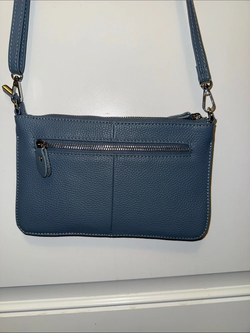 Befen Women's blue Crossbody Leather Bag -like new